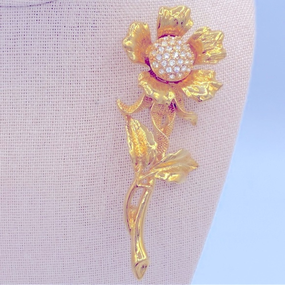 Vintage Gold Tone Sunflower With Clear Rhinestones Center Flower Brooch/Pin